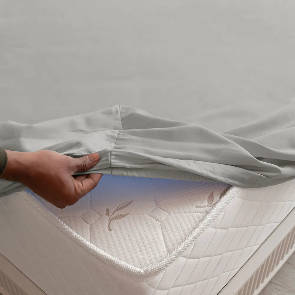 100% Dustproof & Water Resistant + 360°  Elastic Fitted Mattress Protector