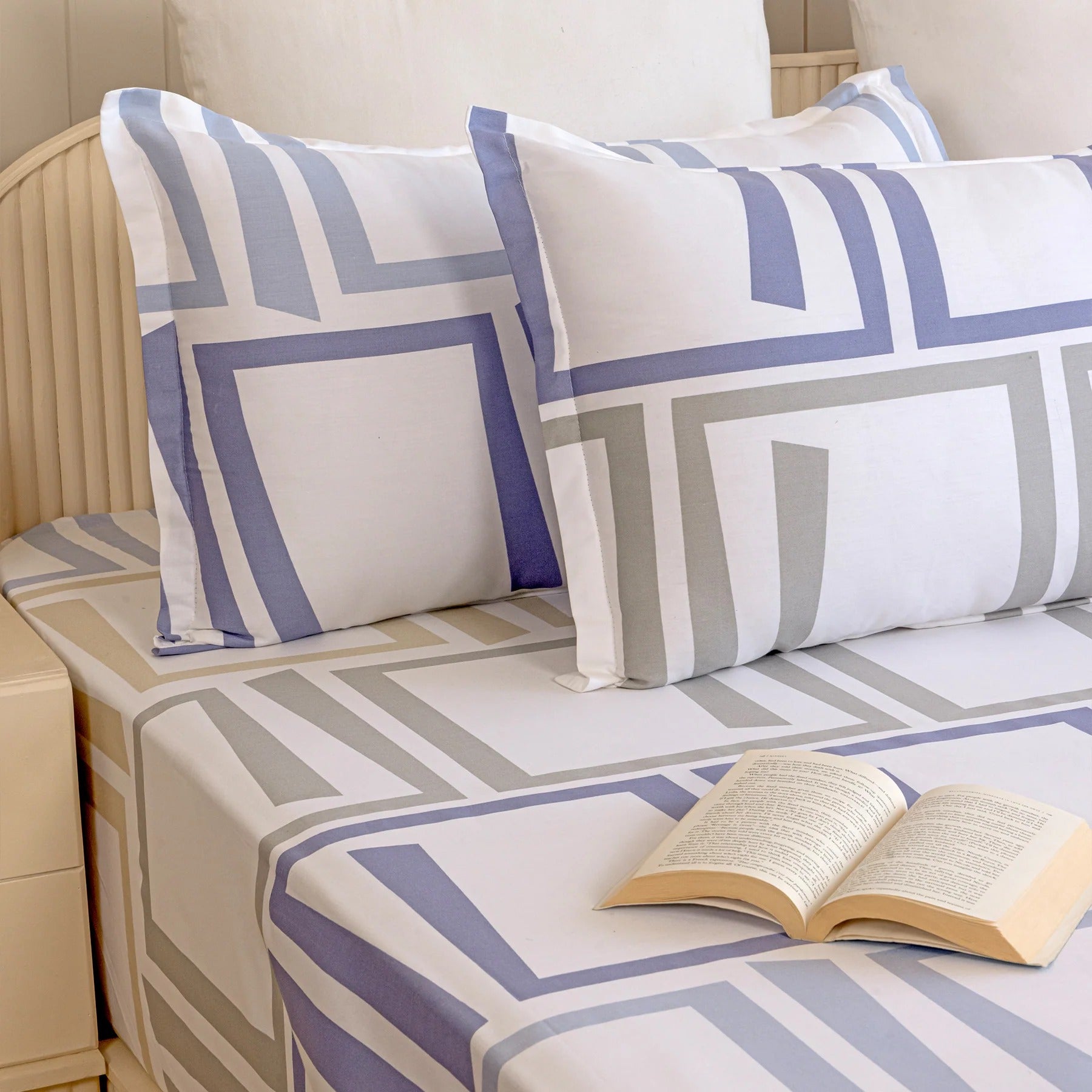 100% Dustproof & Water Resistant + 360°  Elastic Fitted Mdern Maze Printed Bedsheet