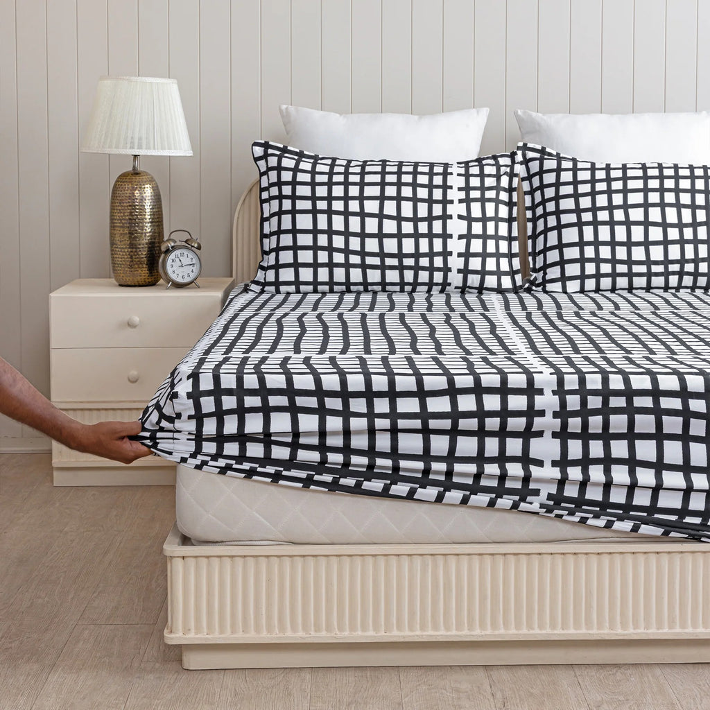 100% Dustproof & Water Resistant + 360°  Elastic Fitted Faces Of Color Printed Bedsheet