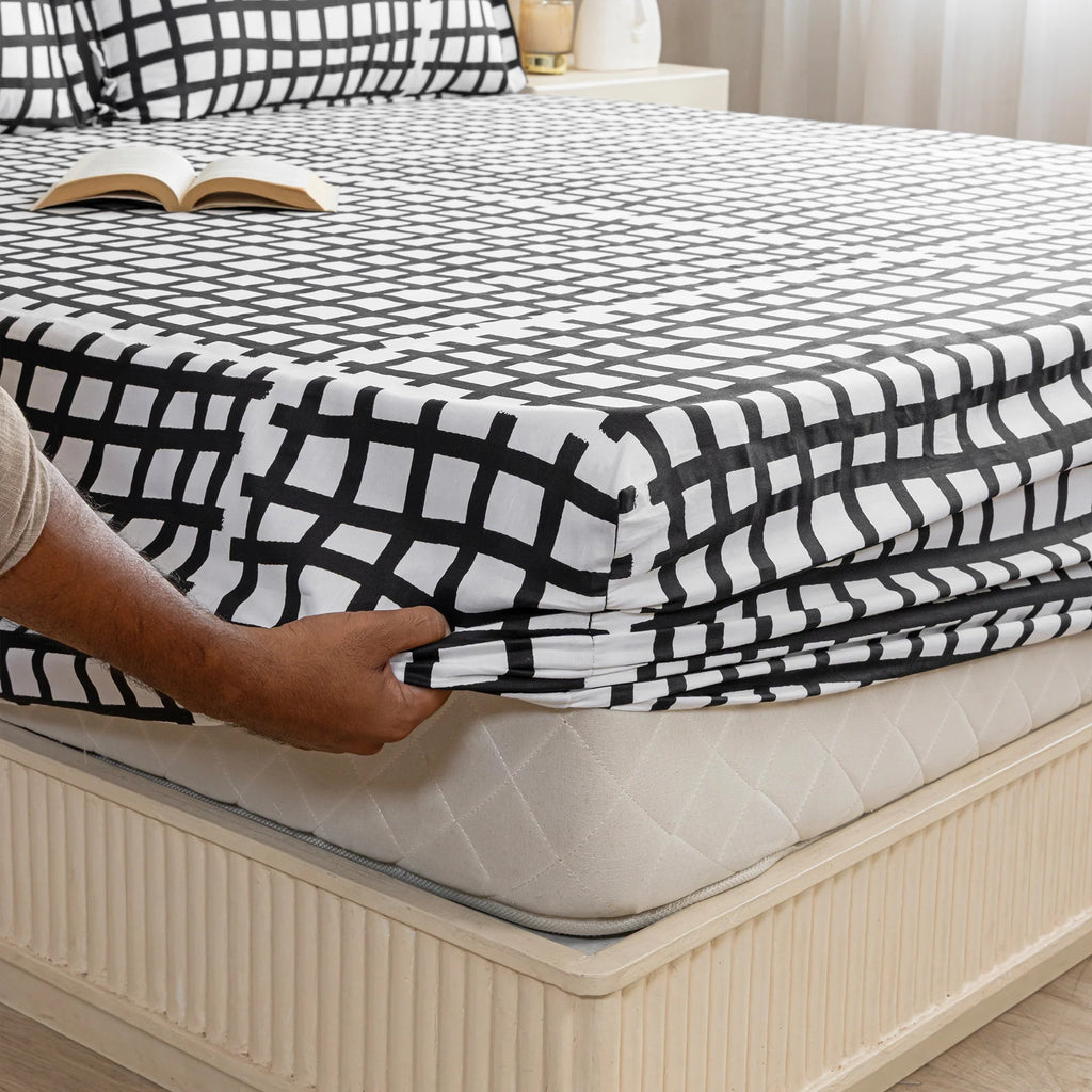 100% Dustproof & Water Resistant + 360°  Elastic Fitted Faces Of Color Printed Bedsheet